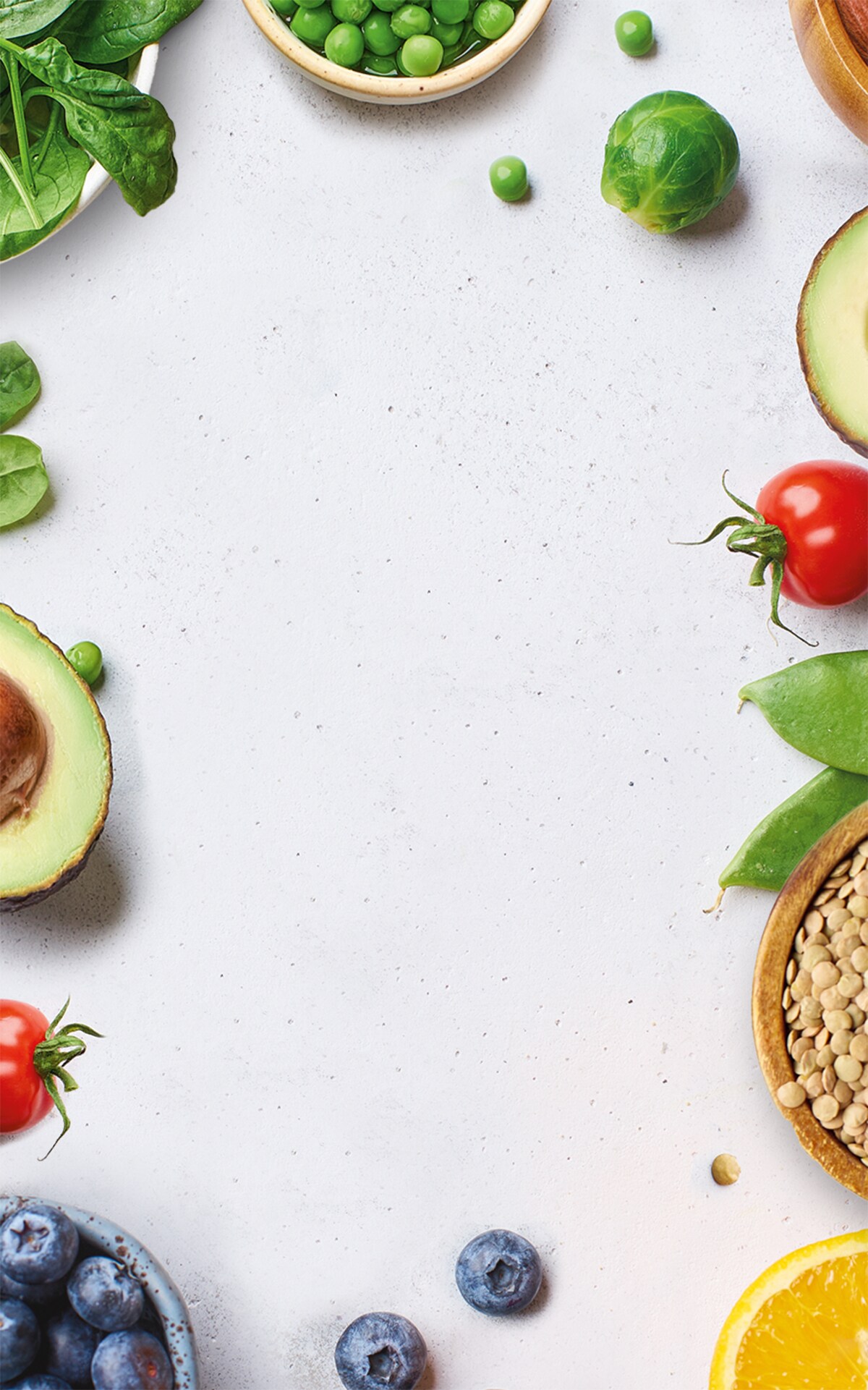 Assortiment de fruits et légumes frais sur fond clair