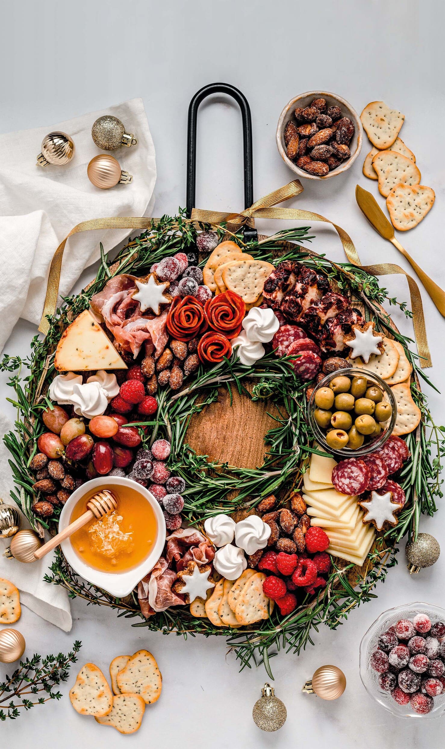 Image d'un centre de table festif.