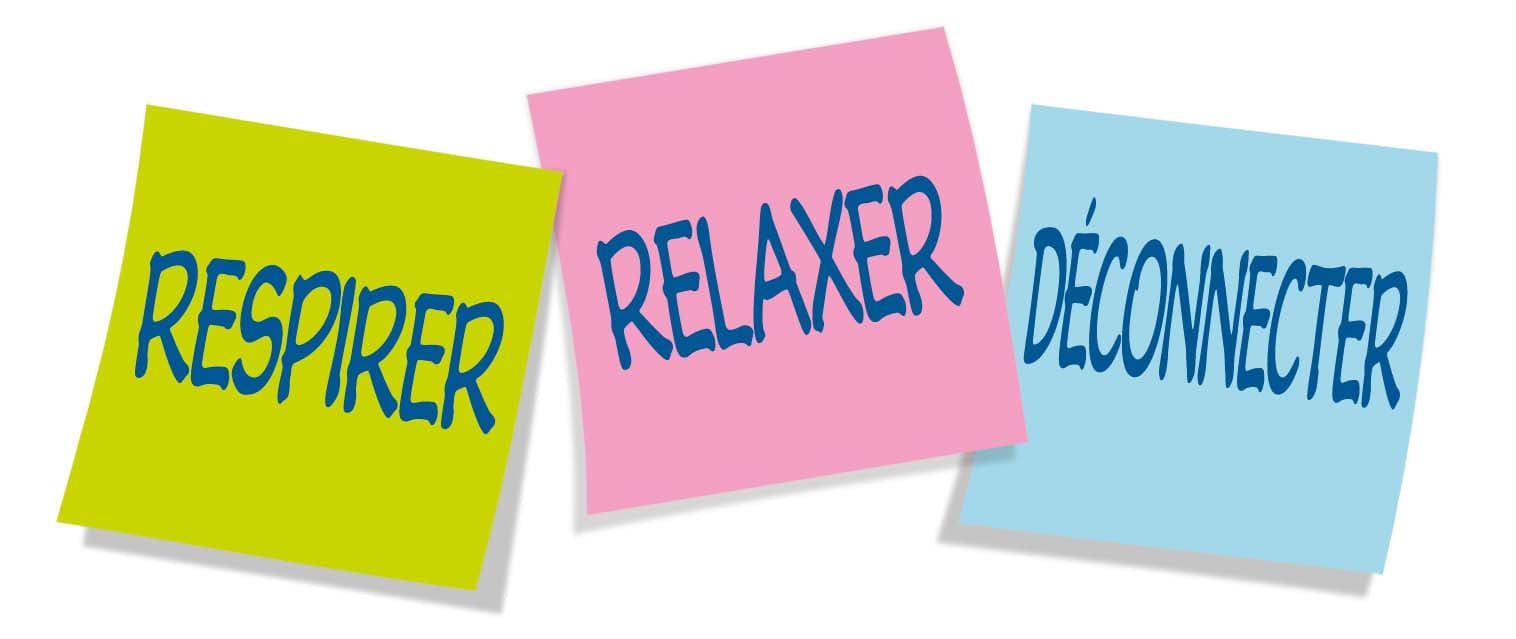 Notes adhésives avec mots "Respirer", "Relaxer", "Déconnecter" en couleurs vives