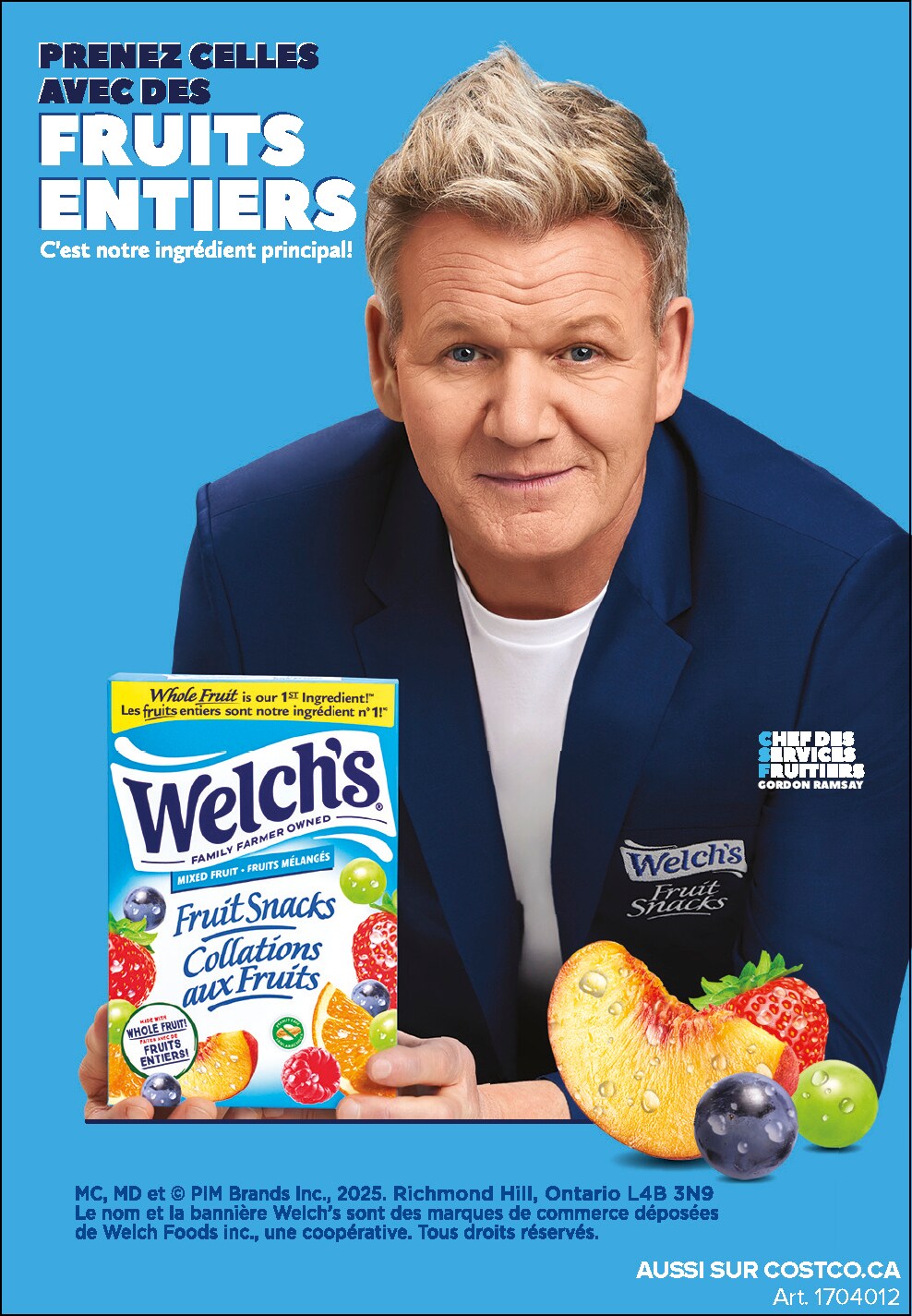 Publicité en français avec un homme tenant une boîte de Welch's Fruit Snacks, fruits entiers mis en avant