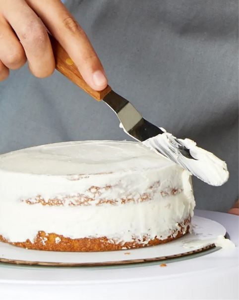 frosting a cake with small offset spatula