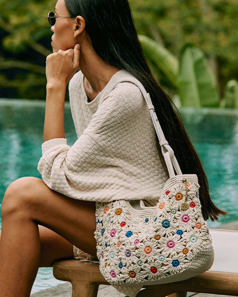 Los Feliz Medium Tote Bag in Natural Multi Flowers Crochet – The Sak